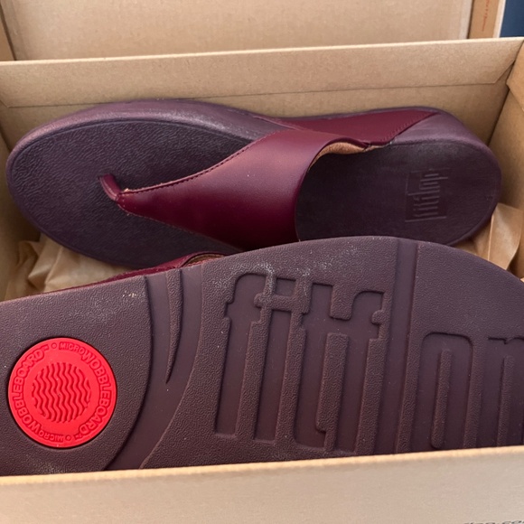 FlitFlop LULU Leather Toe-Post Sandals - Picture 2 of 3